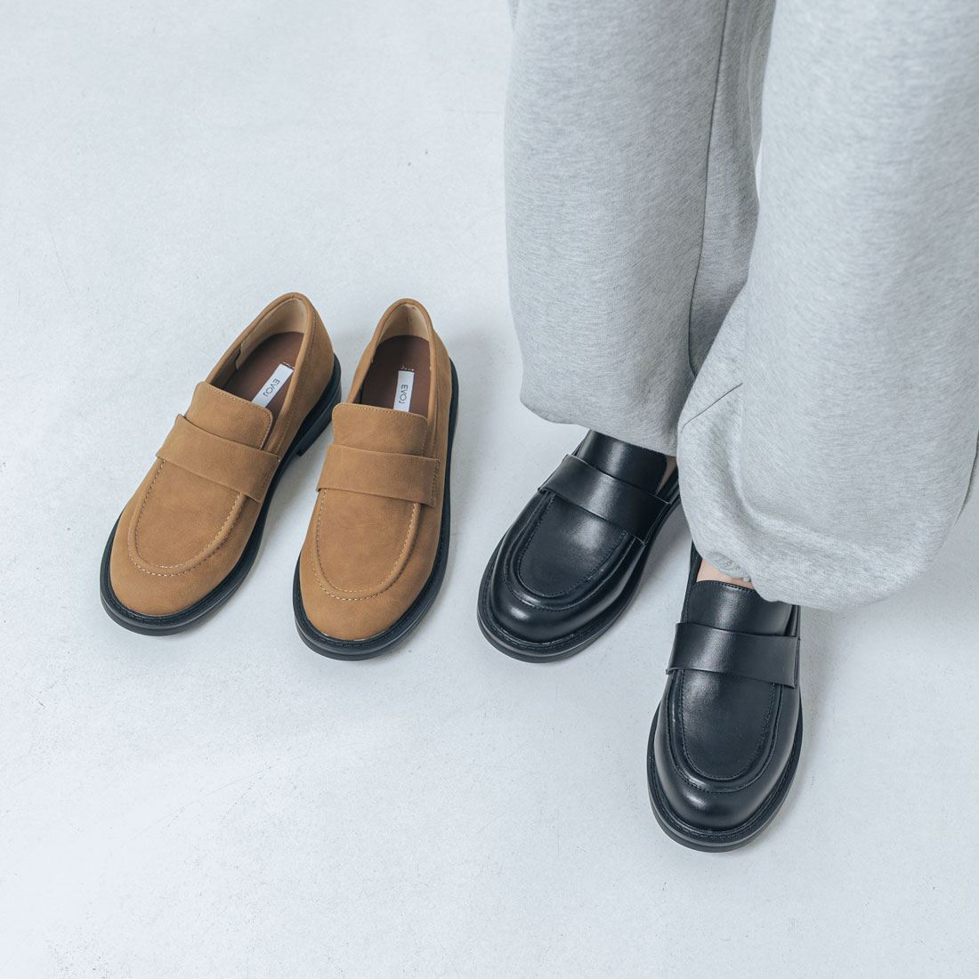 【公式】【SALE／20%OFF】イーボル EVOL 【ふかふか・クッション入り】ラウンドローファー ブラック 靴 レディース 25aw 新作 ローファー ラウンドトゥ スムース スエード ローヒール カジュアル シンプル 軽量 通勤 通学 仕事 学生 オールシーズンのサムネイル