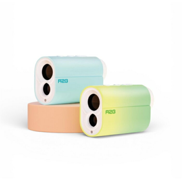 商品情報スペックサイズ：88x54x33.5mm重量：111g測定速度：0.05s（120m未満測定時）　　　　　0.15s(120m以上測定時)測定範囲：3～800Y(m/y単位変更可能)誤差範囲：±（1+D*0.2％）mディスプレイ：2カラーOLED(赤緑)倍率：6倍率視野角:>7バッテリー:Li ion 635mAh防水性能:生活防水動作温度：-10℃～50℃充電方法：USB-C Type注意モニターの発色の具合によって色合いが異なる場合がございます。R2G MATE MiNi OLEDメイト ミニ 距離計 コンパクト ゴルフ用 レーザー距離計 正確 速い アールツージー MATE MINIのサイズ感はそのまま、使いやすさがさらにアップ!!ファッションを際立てるおしゃれなカラーR2Gのシグニチャー機能マルチメイトモード3点間測定機能(メイトモード専用ボタン/最大4人の同伴者まで連続測定)111g超軽量・ポケットサイズ0.05s正確で速い測定速度誰にもまねできない超高速測定0.05s(120m以内測定時) / 0.15s(120m以上測定時) 5