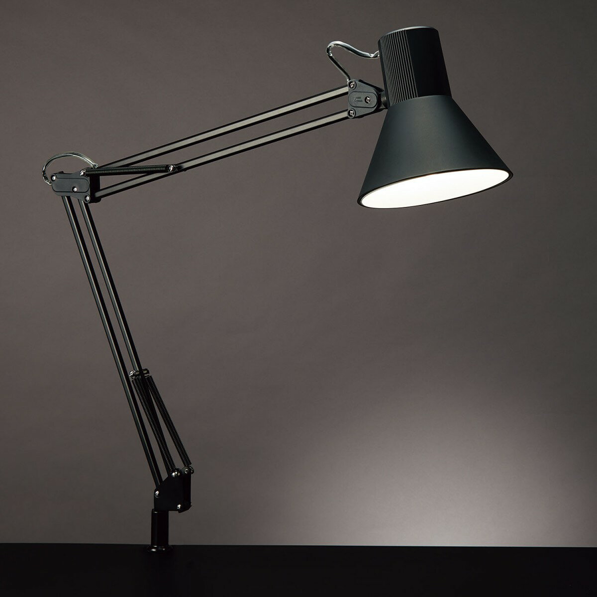 【ポイントUP中】山田照明 LEDデスクライト Z-108NB ブラック 5000K昼白色 コード長さ：1.9m セード部..