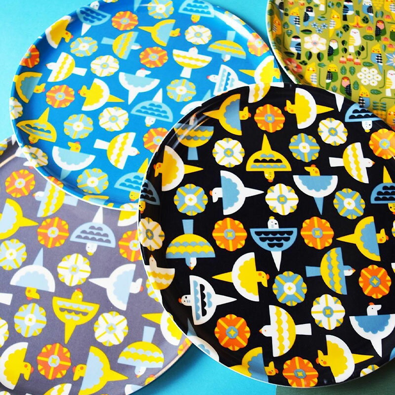 BIGトレー ★花を囲む小鳥達 ◆◆ 小鳥 ことり インコ セキセイ オカメ コザクラ 野鳥 文鳥 ボタン 雑貨 インテリア トレー おぼん すべり止め 大皿 キッチン用品 キッチン雑貨 かわいい おしゃれ レトロ お盆 ランチョンマット【KOTORITACHI】