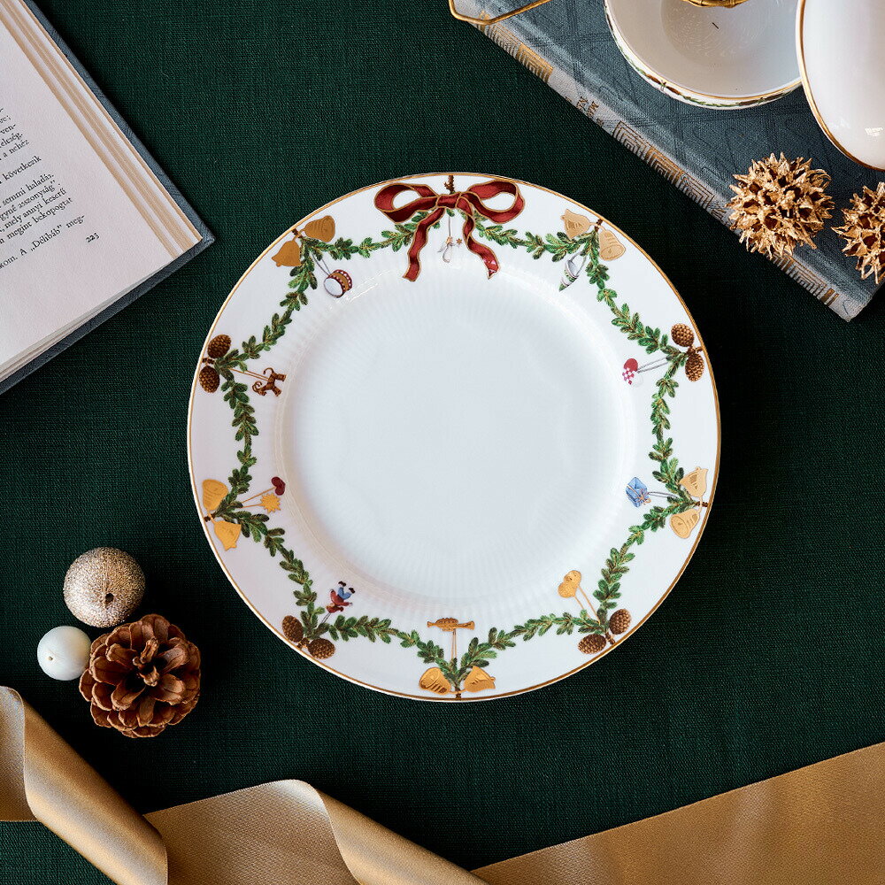 ロイヤルコペンハーゲン スターフルーテッド クリスマス プレート 19cm 2503619のサムネイル