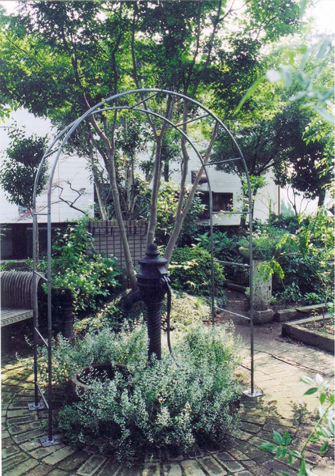 ドームアーチメイン（36433）（ジャービス商事）エクステリア　ガーデンアーチ　ガーデニング　園芸　庭造り　ブラック　アイアン