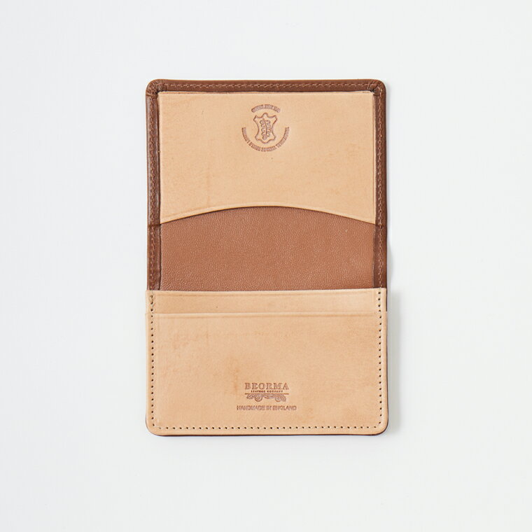 ExplorerのBEORMA LEATHER COMPANY (ベオーマレザーカンパニー) VINTAGE BRIDLE LEATHER CARD CASE - CONKER_NATURAL ヴィンテージブライドルレザー カードケース｜アングル3