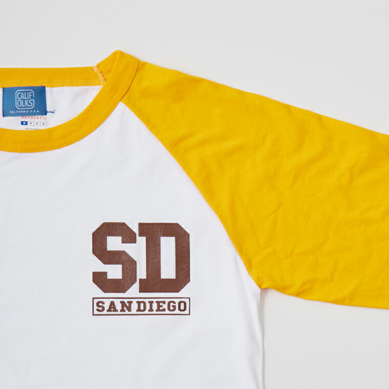 【楽天スーパーセール 期間限定プライスダウン】CALIFOLKS (カリフォークス) WORD PRINT CHAMPION BASEBALL T-SHIRT - WHITE_YELLOW SD ベースボールTシャツ メンズ