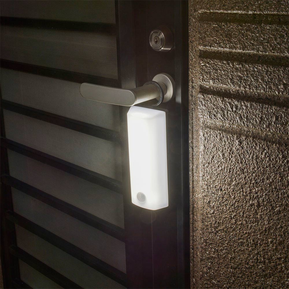 LEDセンサーライト【フック型】（屋外使用可/明暗+人感/昼白色/200 lm/単3形×6本使...