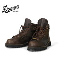 商品詳細 ブランド：DANNER 商品名：DANNER LIGHT 2 / ダナーライト2 -BROWN- 生産国：アメリカ 【DANNER】1932年創業のアメリカ合衆国ウィスコンシン州で誕生し、現在はオレゴン州に拠点を置くブーツメーカー。1932年、チャールズ・ダナー、ウィリアム・ウィエンハーグとその甥の三人によって、ウィスコンシン州で誕生し、当初はワークブーツを生産する工場で、低価格のワークブーツを製造・販売していた。ウィエンハーグ亡き後は本拠地をオレゴン州ポートランドに移した。第二次世界大戦中は、「造船所の靴」と呼ばれる木こり用の作業靴メーカーとして有名になり、後に「マウンテントレイル」や世界で初めてゴアテックスをブーツに採用した「ダナーライト」を発表する。現在ではアウトドアブーツの定番ブランドとして知られ、創業以来、「実際にダナーの靴を履く人が、不便を感じずに、使いやすく耐久性に富んだ靴を作る」がコンセプトとなっている。 サイズ実寸 USサイズ 7 8 9 10 サイズ 約25.0 cm 約26.0 cm 約27.0 cm 約28.0 cm ※上記数値は在庫一点を測った平置き実寸です。商品の個体差や商品箇所によって、数値とは多少前後する場合がございます。予めご了承下さい。 商品の詳しい測り方ついては コチラ をご覧ください。 ご注文確定までの流れ