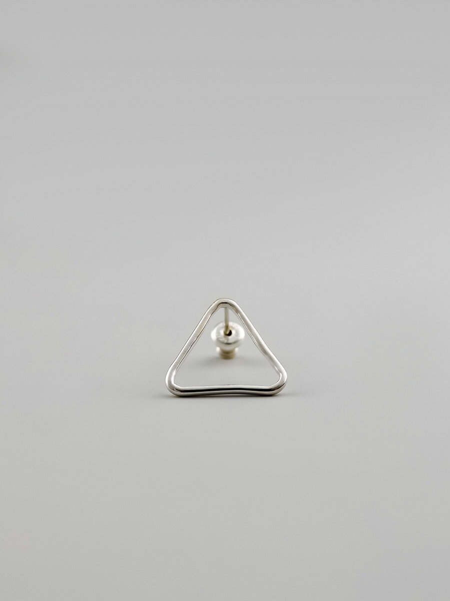 UNKNOWN. アンノウン U323 " THIN TRIANGLE " PIERCE / SILVER シルバー トライアングル ピアス三角 シンプル メンズ レディース