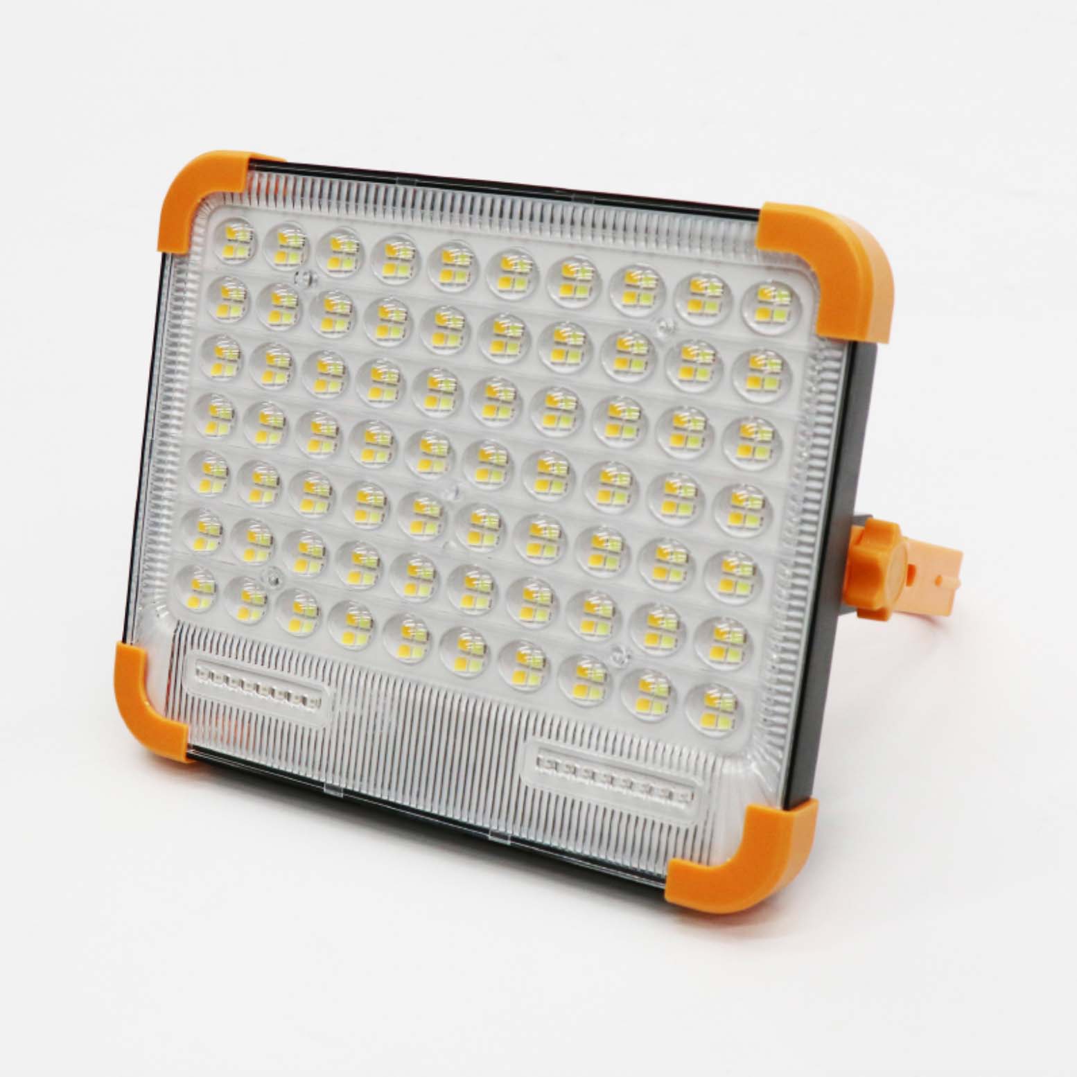 96個の高輝度LED 最長照明時間約7.5時間 USBとソーラーの2種の充電方式 スタンド、マグネット、吊り下げ、使う場所によって設置できる3種の設置方法 緊急時には4800mAhのモバイルチャージ機能付き 普段使いから、アウトドア、災害時にまで幅広く使える！ 本体サイズ：約幅228×高さ173×奥行54mm 本体質量：約658g ■生産地：中国 ■素材・成分：ABS 【仕様】 電源：DC5V/2A(USBType-C) 出力ポート：Type-A バッテリー容量：リチウムイオン電池4800mAh 点灯モード：昼光色、電球色、昼白色(強)、昼白色(弱)、点滅(赤+青) 充電時間：USB充電：約5.5時間 ソーラー充電：約50時間(晴天の太陽光の環境(約100,000ルクス)において) ※充電時間は、日照条件、周囲温度、季節により変化します。 モード：昼光色、電球色、昼白色(強)、昼白色(弱)、点滅(赤+青) 連続点灯時間(満充電時)：(昼光色)約6.5時間/(電球色)約7時間/(昼白色強)約5.5時間/(昼白色弱)約7.5時間/(点滅)約14時間 光束：(昼光色)約790lm/(電球色)約790lm/(昼白色強)約770lm/(昼白色弱)約270lm/(点滅)約13lm ※実際の使用状況により明るさが異なる場合があります。 使用環境温度：約5℃～40℃ 付属品：専用USBケーブル(Type-C)、取扱説明書/保証書 保証期間：6ヶ月 【注意事項】 ●品質には万全を期しておりますが、本製品の使用によって生じた事故や、直接・間接の損害については弊社はその責任を負わないものとします。予めご了承ください。 ●子供に使用させないでください。 ●分解・改造を行わないでください。 ●本来の用途以外では使用をしないでください。 ●本製品に破損や亀裂、変形がある場合は使用しないでください。 ●USBケーブルが傷んだり差し込みがゆるいときは使用しないでください。 ●濡れた手で使用しないでください。 ●USBケーブルを抜く際は、コードではなく、必ずプラグを持って抜いてください。 ●ご使用にならない時は必ずライトを消してください。 ●廃棄する際はm各地方自治体の指示に従ってください。 ●ペットやお子様の手の届かない場所で管理及び保管してください。 ●点灯中のライトは直視しないでください。 ●ライトをつけたまま放置しないでください。 ●本製品の防水機能はありません。水に濡らしたり、浸けたりしないでください。 ●乱暴に扱ったり、落下などの衝撃を本体に加えないでください。 ●高温や湿気の多い場所、または水がかかる場所での長期間の使用・充電・保管・放置はしないでください。