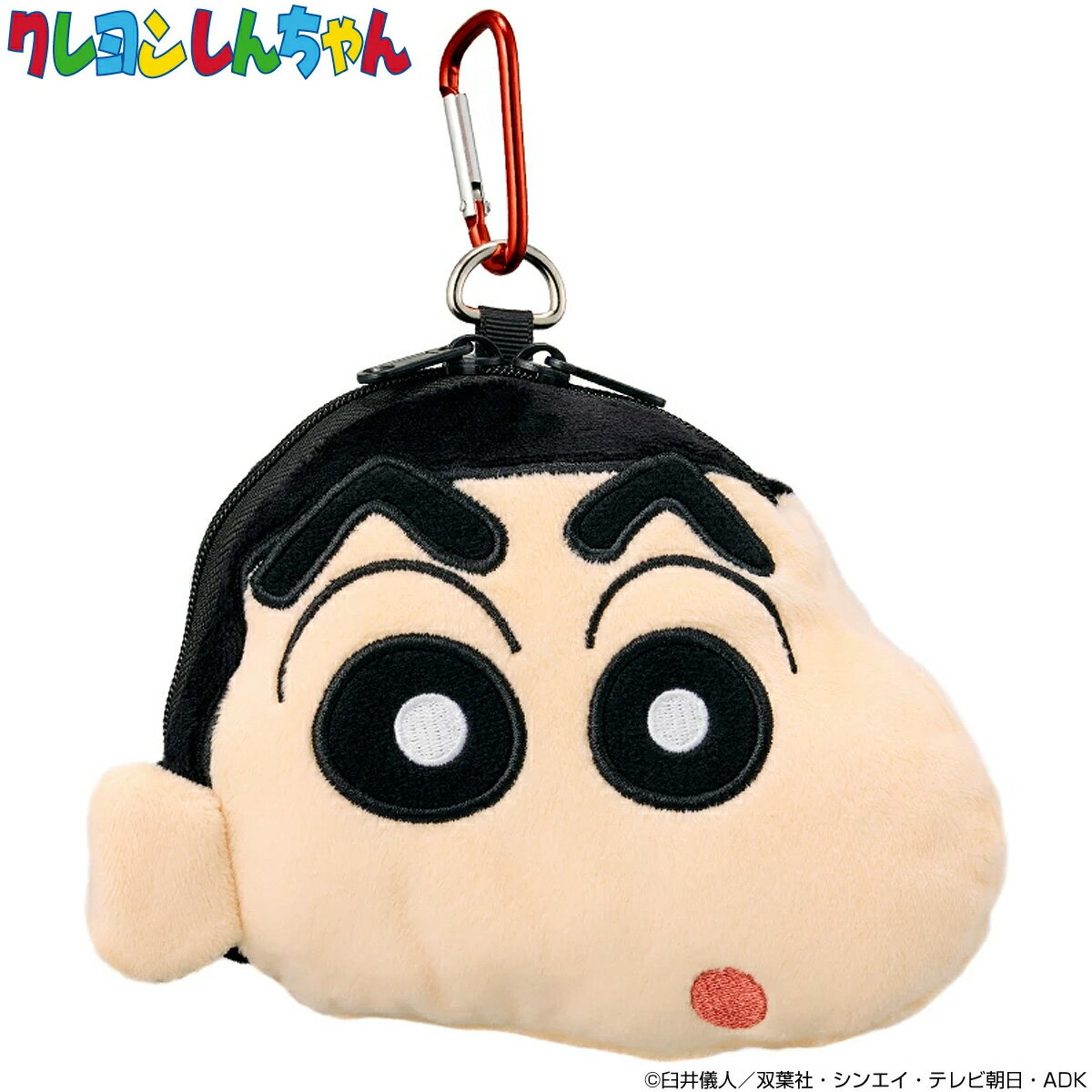 ●ゴルフボールやティーはもちろん、小物も収納できる可愛くて便利なしんちゃんのポーチ。 ●ゴルフボールを2個収納でき、ティー差しも付いているので、ラウンドに必要なアイテムをまとめて持ち運べます。 ●カラビナ付きで、キャディバッグやベルトループへの取り付けも簡単。 ●ラウンド中もしんちゃんと一緒にゴルフを楽しめる、可愛さと実用性を兼ね備えたアイテムです。 ●コンペ景品やギフトにもおすすめです。 素材 ポリエステル サイズ 約W153×H110(mm)