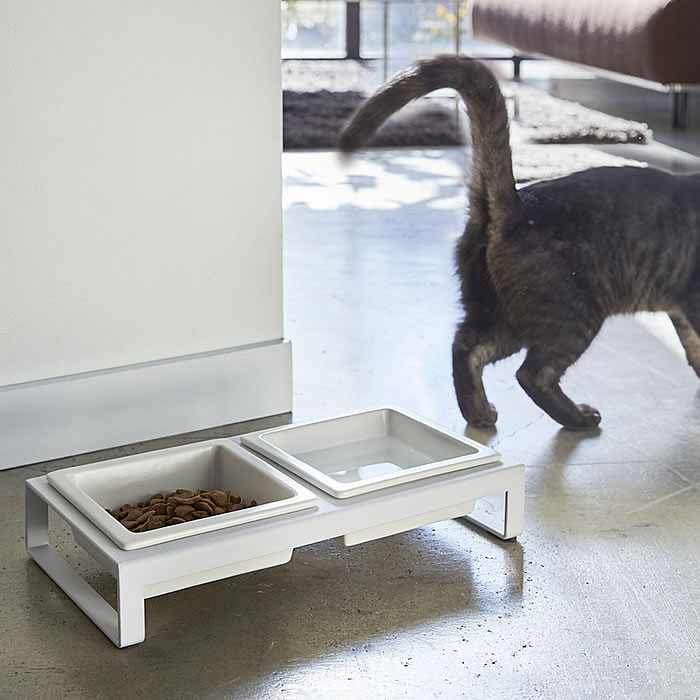 タワーtowerペットフードボウルスタンドセット陶器ペット用品ホワイトブラック42064207猫フードボウルフードボール餌入れ犬ペット食器台スタンドテーブル水入れカリカリウエットおしゃれモノトーン山崎実業