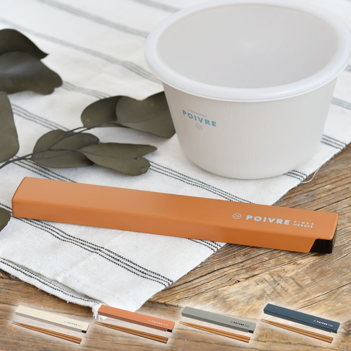 商品名 ポワブル 箸&ケース 商品詳細 サイズ ケース：約 W20.5×D2.8×H1.4cm 箸全長：約19.5cm 重量 約48g 素材 ABS樹脂、ポリプロピレン、天然木 仕様 ■箸先に滑り止め加工 ■カチャカチャ音がなりにくい設計 ...