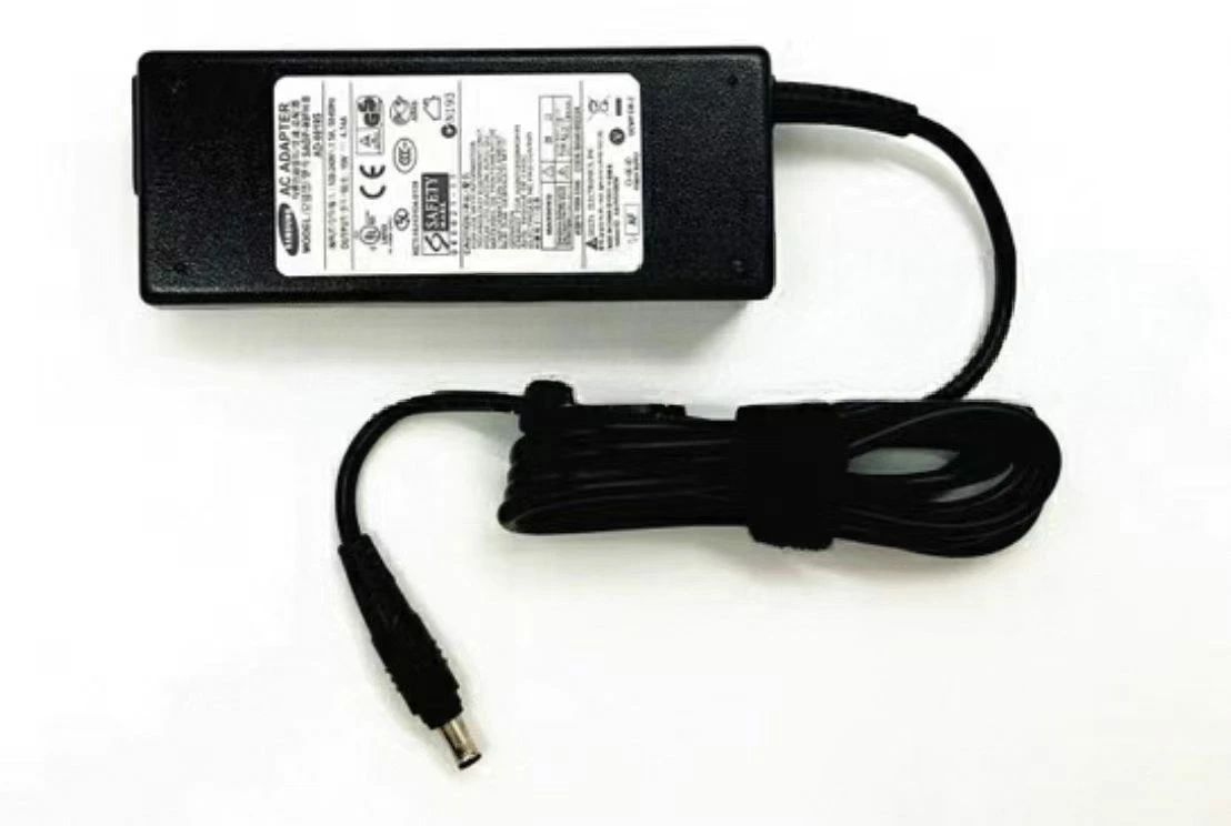 型番(指定不可) SADP-90FHB AD-9019S 入力 電圧100V-240V 50/60Hz 出力 19.5V4.74A 90W コネクタ 5.5mm*3.0mm 対応機種 SAMSUNG NP-RF712 SF410 Q470 保証 1年間の製品保証（お渡し日より） ご注意 ※出荷前は動作確認済みます。 ※メーカーの製品更新により、生産ロットが、標識若干違う場合があります。 ※元箱や取説、品質保証カードなど付属されていない簡易包装の商品でございます。 ※在庫状況によって商品を配送しますので、型番の指定はできかねます。 生産国 CHINA型番(指定不可) SADP-90FHB AD-9019S 入力 電圧100V-240V 50/60Hz 出力 19.5V4.74A 90W コネクタ 5.5mm*3.0mm 対応機種 SAMSUNG NP-RF712 SF410 Q470 保証 1年間の製品保証（お渡し日より） ご注意 ※出荷前は動作確認済みます。 ※メーカーの製品更新により、生産ロットが、標識若干違う場合があります。 ※元箱や取説、品質保証カードなど付属されていない簡易包装の商品でございます。 ※在庫状況によって商品を配送しますので、型番の指定はできかねます。 生産国 CHINA