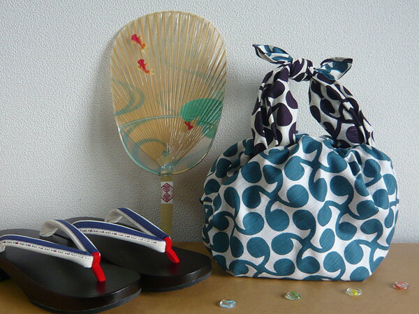 ＼5%OFFクーポン配布中／風呂敷 大判 サイズ 三巾 104cm 伊砂文様 両面染め 綿 ふろしき 新芽 ムラサキ／ブルー 名入れ可 日本製 おしゃれ かわいい 和柄 エコバッグ 風呂敷バッグ リュック 子供 一升餅 1歳 誕生日 むす美 メール便 送料無料 バレンタイン 2021格安通販　バレンタイン　人気　ランキング