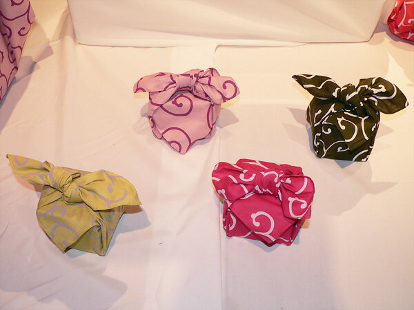 ＼5%OFFクーポン配布中／風呂敷 お弁当 45cm 中巾 唐草模様 京唐草 ふろしき 綿100％ 名入れ可 日本製 おしゃれ かわいい 和柄 子供 おべんとう チーフ ラッピング 風呂敷専門店 お土産 サイズ プチギフト ポイント消化 メール便 送料無料 バレンタイン 2021格安通販　バレンタイン　人気　ランキング