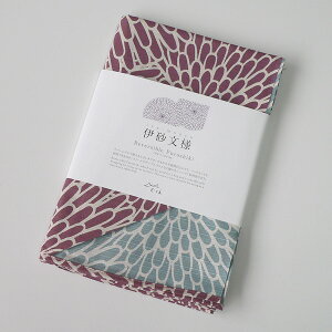 \5%OFFクーポン配布中/風呂敷 大判 サイズ 三巾 104cm 伊砂文様 両面染め 綿 ふろしき 菊 ウスムラサキ/セイジ 名入れ可 日本製 おしゃれ かわいい 和柄 エコバッグ 風呂敷バッグ リュック 子供 一升餅 1歳 誕生日 むす美 メール便 送料無料 バレンタイン 2021