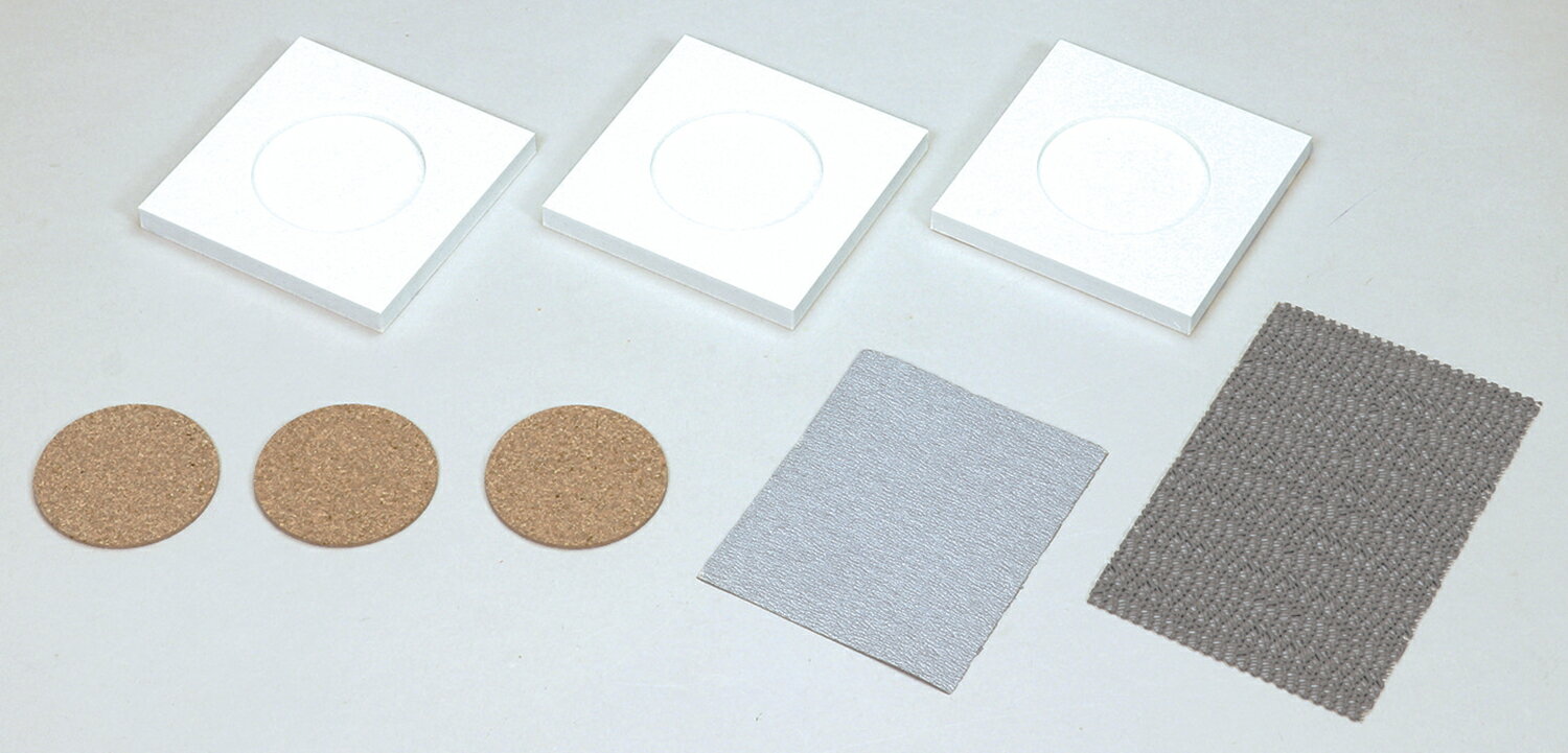 彫りやすい白彫板タイプの実用的なコースター！完成サイズ：100×100×10mm白彫板×3、コルクシート×3、ノンスリップシート×1、紙やすり×1