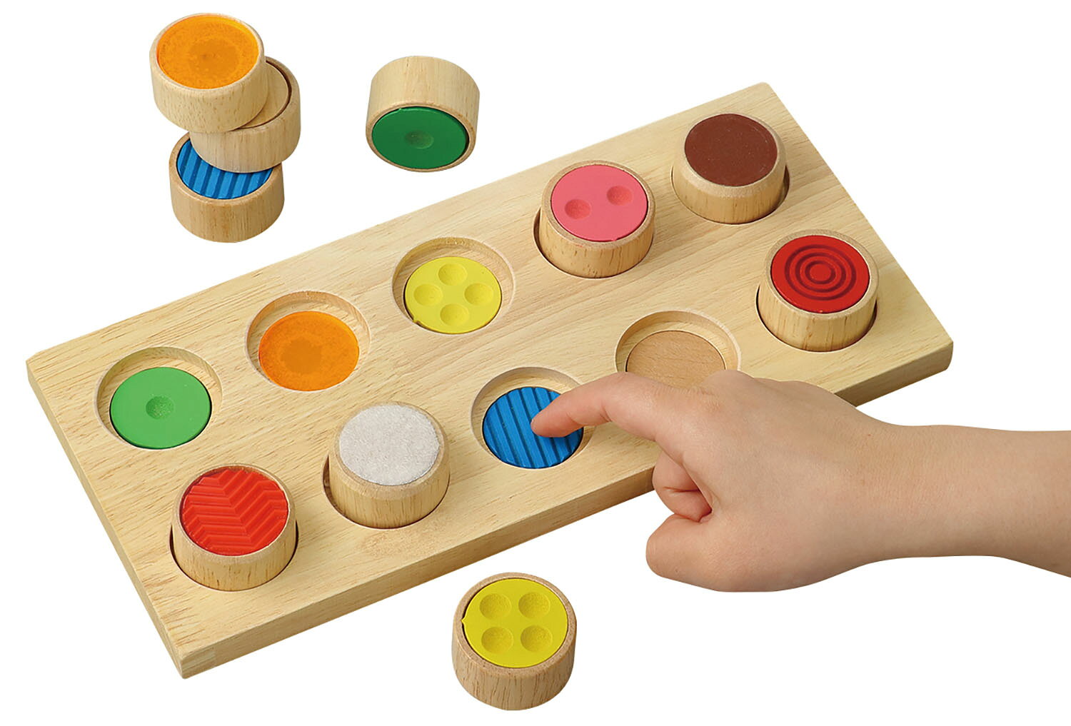 指先の感覚でペアを見つけて遊ぶ木製玩具　土台：284×127mm、円筒φ40×20mm
