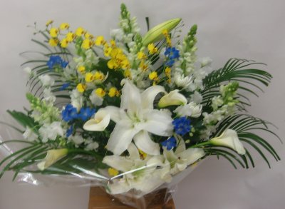 ひとつ置くだけでさまになる　　超特選アレンジメント　大輪系オリエンタルリリー