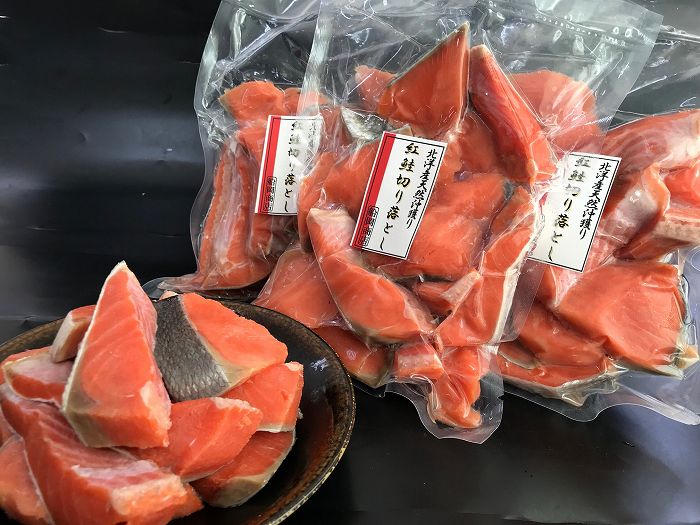 【ふるさと納税】北洋産甘塩天然紅鮭切身1．5kg（切り落とし）[6257928]