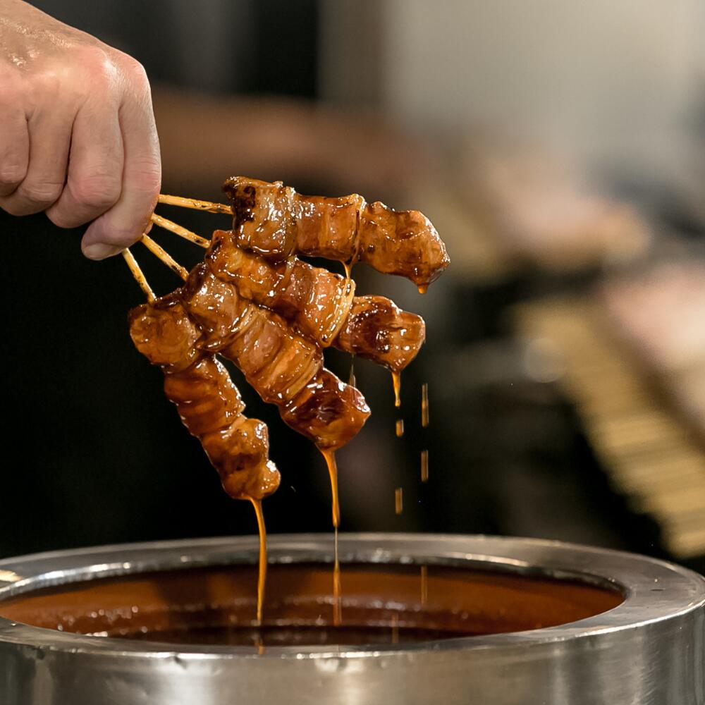 【ふるさと納税】【3ヶ月定期便】やきとりの一平本店 豚精肉串 30本 【ふるさと納税 人気 おすすめ ランキング 定期便 室蘭 やきとり たれ焼き 30本 焼き鳥 串焼き 鶏肉 豚肉 肩ロース 肉 たれ 串 おつまみ 酒 醤油 セット 大容量 詰合せ 北海道 室蘭市 送料無料】 MROU011