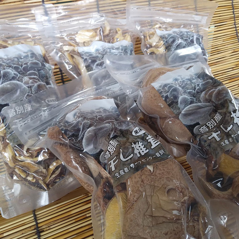 【ふるさと納税】北海道産・干し椎茸（菌床栽培）ホール・スライスセット しいたけ 乾燥椎茸 乾燥 シイタケ きのこ 釧路 F4F-0808