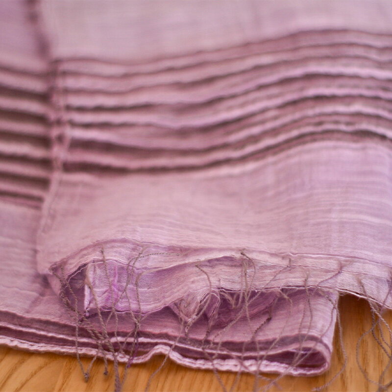 【ふるさと納税】【阿寒湖温泉水使用】ぶどう染めスカーフ 1枚 シルク 染物 手染め 雑貨 日用品 ファッション 織物 母の日 プレゼント 日よけ 日焼け対策 冷房対策 敬老の日 誕生日 ギフト スカーフ F4F-4315