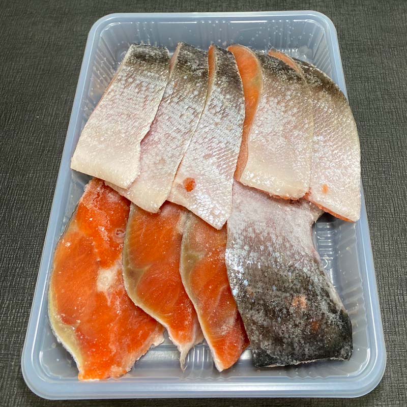 【ふるさと納税】容量が選べる 厚切り紅鮭一尾 9切/18切＆訳ありホタテ200g×1〜4 セット 北海道 釧路 ふるさと納税 鮭 紅鮭 サケ さけ 切身 帆立 ほたて 冷凍 甘塩 魚 魚介 海鮮 海産物 F4F-8849var