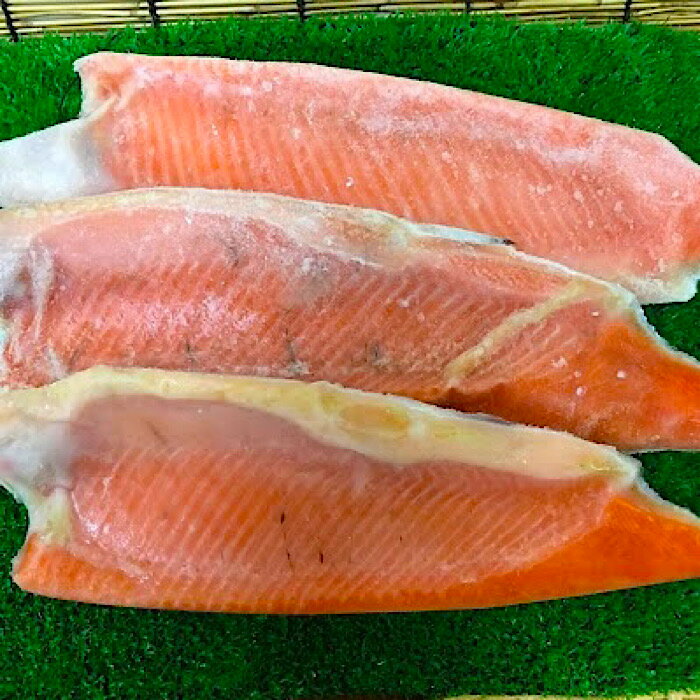 【ふるさと納税】【12月17日決済確定分まで年内配送】 甘塩トラウトサーモン腹身 250 〜 350g × 4 〜 6 本 ( 計 1.5kg ) 鮭 さけ サ...