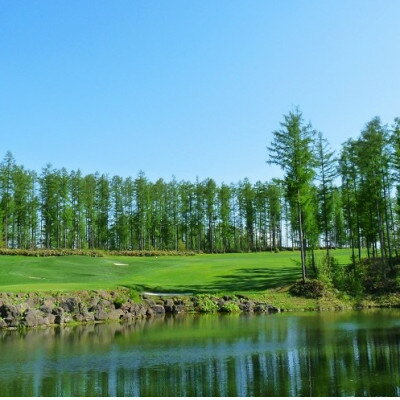 【ふるさと納税】【2025年シーズン】富良野ゴルフコース　1ラウンドプレー券(全日) 2名様【1354709】