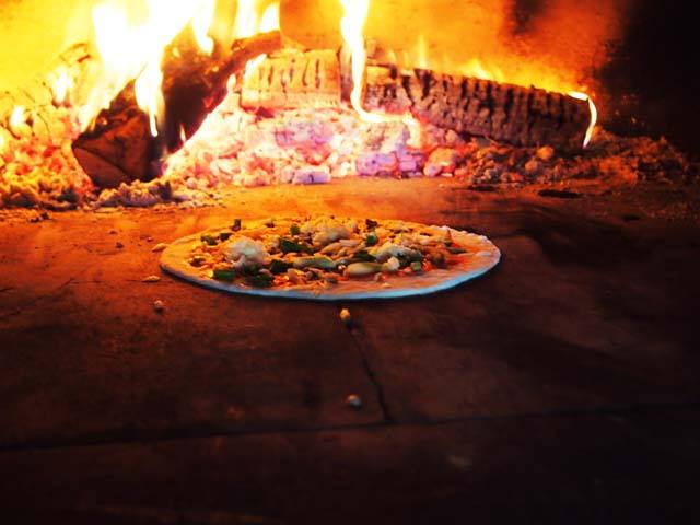 【ふるさと納税】収穫した新鮮オーガニック野菜でピザ作り体験　【体験チケット・ピザ】　お届け：2019年5月中旬-2019年8月31日が大人気返礼品になっている理由とは　ふるさと納税　人気　返礼品　ランキング