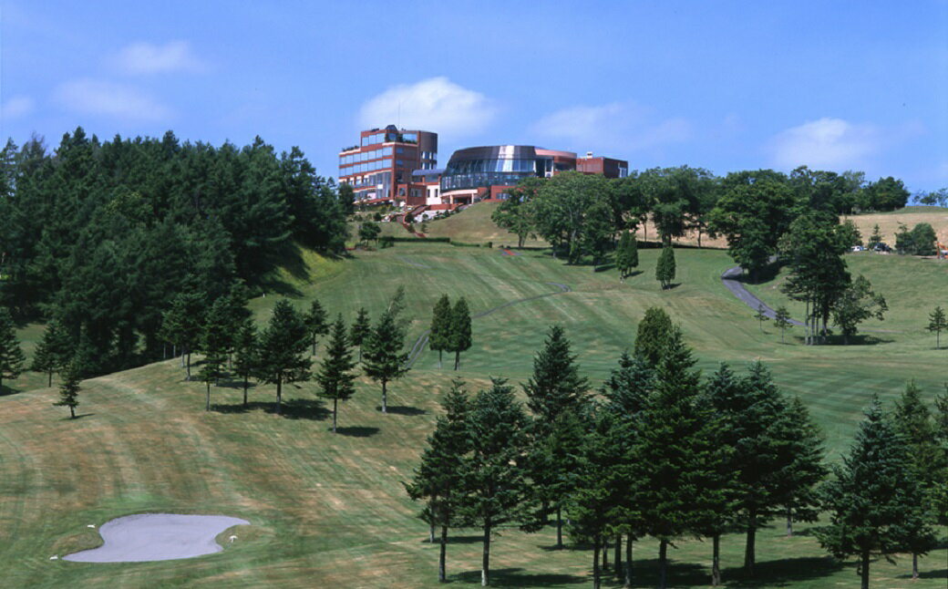 【ふるさと納税】ゴルフプレー券2名分 北海道「シャトレーゼカントリークラブ栗山」《平日午前・平日午後》