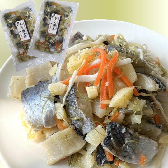 名称にしん親子漬内容量・にしん親子漬：440g（220g×2）原材料・にしん親子漬け：にしん(北海道)、にしんの卵(北海道)、甘酢漬け調味液(砂糖、米酢、砂糖混合異性化液糖、その他)、人参、魚介類乾製品(いか、砂糖、その他)、昆布、生姜／調味料(アミノ酸等)、酸味料、ソルビトール、リン酸塩(Na)※一部に大豆・小麦・いかを含む賞味期限別途商品ラベル記載保存方法記載されている賞味期限は-18℃以下で保存での場合となります。一般的なご家庭用の冷凍庫での保管は、冷凍庫の開閉による温度の変化などによって霜がついたり、少しずつ乾燥し、風味が損なわれてしまいます。長期保管はなるべく避けて、到着後お早めにお召し上がりいただくことをお勧めします。10℃以下(冷蔵)でゆっくり解凍してお召し上がりください。解凍したものを再び凍らせると、品質が変わることがあります。製造者北日本水産物株式会社事業者北日本水産物株式会社配送方法冷凍配送お届け時期入金確認後、1週間～1ヶ月以内 ・ふるさと納税よくある質問はこちら ・寄附申込みのキャンセル、返礼品の変更・返品はできません。あらかじめご了承ください。【ふるさと納税】8-006-012　北海道産にしん親子漬 440g　魚貝類・数の子・魚貝類・魚介類　お届け：入金確認後、1週間～1ヶ月以内 一度食べたら癖になる。北海道産のにしんと数の子をふんだんに使用した甘酢漬けです。 道産の素材を特製の甘酢で味付けしており、口あたりが良くさっぱりとした味のこだわり商品です。 増毛町にある北日本水産物株式会社直売店の人気NO.1商品！ 【原材料】 ・にしん親子漬け：にしん(北海道)、にしんの卵(北海道)、甘酢漬け調味液(砂糖、米酢、砂糖混合異性化液糖、その他)、人参、魚介類乾製品(いか、砂糖、その他)、昆布、生姜／調味料(アミノ酸等)、酸味料、ソルビトール、リン酸塩(Na)　※一部に大豆・小麦・いかを含む ・お米：品種/ななつぼし、産地/北海道増毛町 寄附金の用途について 受領証明書及びワンストップ特例申請書のお届けについて 入金確認後、注文内容確認画面の【注文者情報】に記載の住所にお送りいたします。発送の時期は、入金確認後2～3週間程度を目途に、お礼の特産品とは別にお送りいたします。
