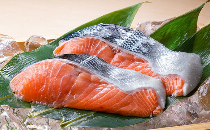 【ふるさと納税】北隆丸 新巻めじか鮭〈姿〉約1.6kg・いくら醤油漬け200gセット オホーツク枝幸産【 いくら イクラ 鮭 サーモン 鮭卵 魚卵 魚貝 魚介 加工食品 北海道 オホーツク 枝幸 】