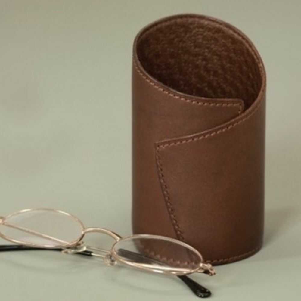 tanikoオリジナル 眼鏡スタンド[厚真町][Taniko leather] レザー 革 革製品 作家物 手作り メガネ メガネスタンド 文房具 ギフト 北海道[AXAP015]