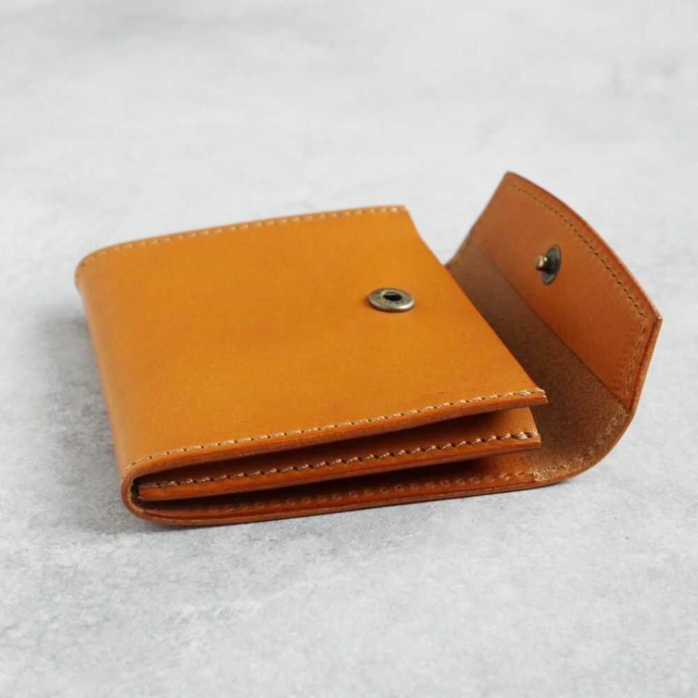 【ふるさと納税】tanikoオリジナル セカンド財布（キャメル）《厚真町》【Taniko leather】[AXAP016]