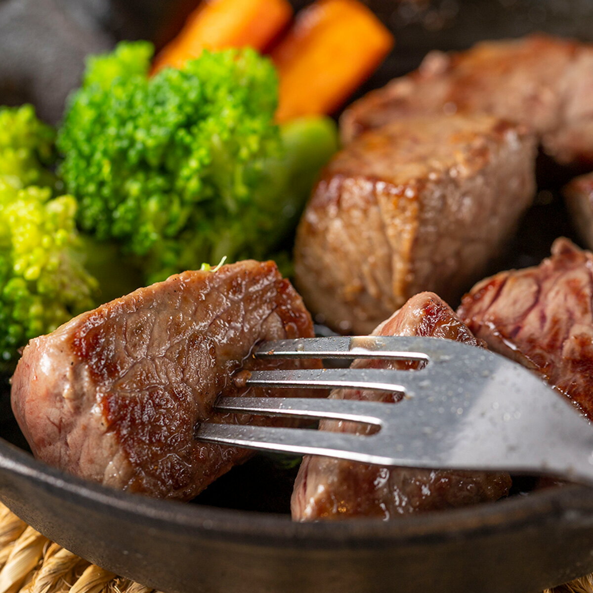 【ふるさと納税】 北海道産 黒毛和牛 こぶ黒 A5 ステーキ サイコロステーキ 800g 霜降り 和牛 ブランド牛 牛肉 ブランド 牛 肉 ビーフ 黒毛 和牛 冷凍 北海道 新ひだか町