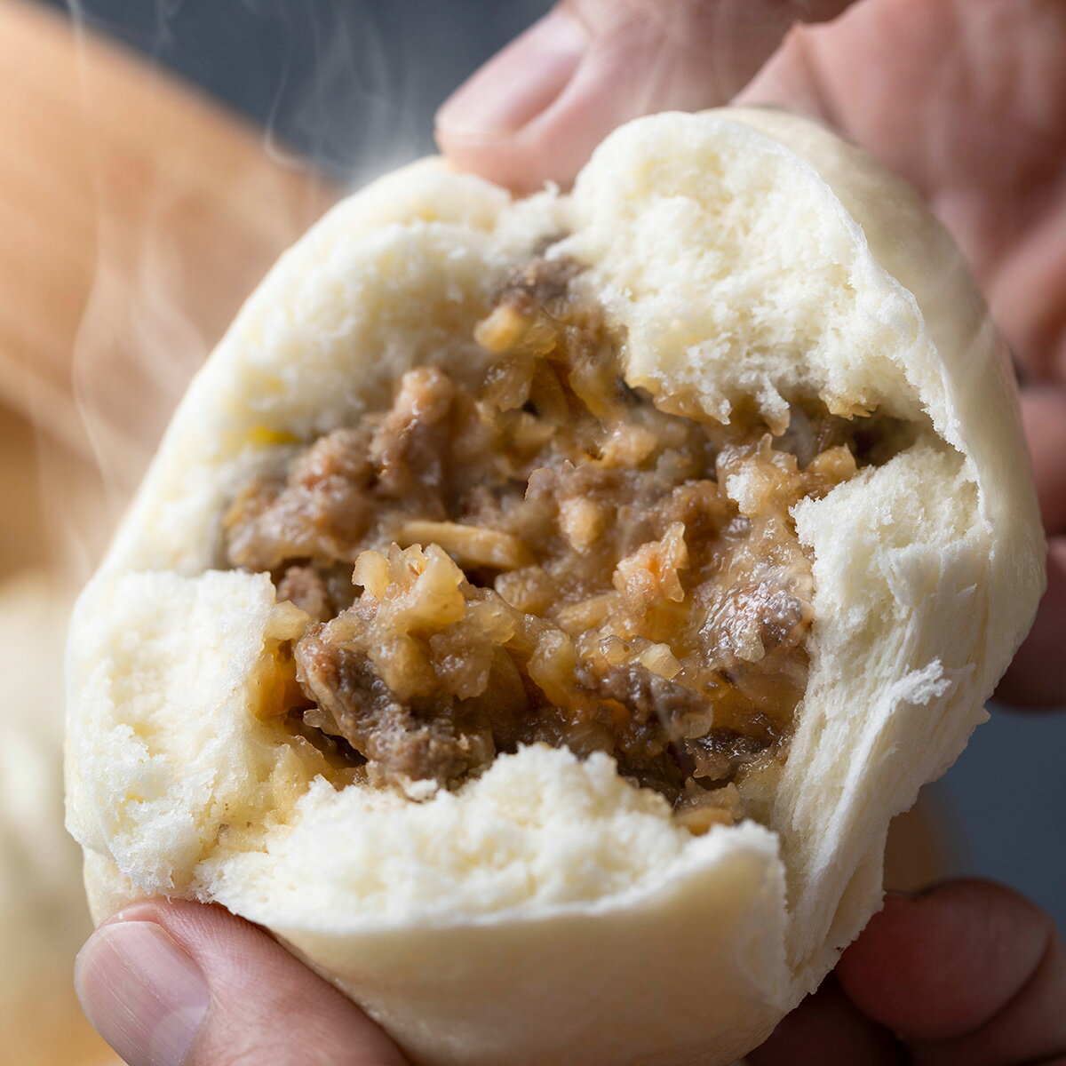 【ふるさと納税】 北海道産 黒毛和牛 こぶ黒 和牛 肉まん 20個 和牛 ブランド牛 牛肉 ブランド 牛 肉 ビーフ 電子レンジ レンジ レンチン 黒毛 和牛 冷凍 北海道 新ひだか町