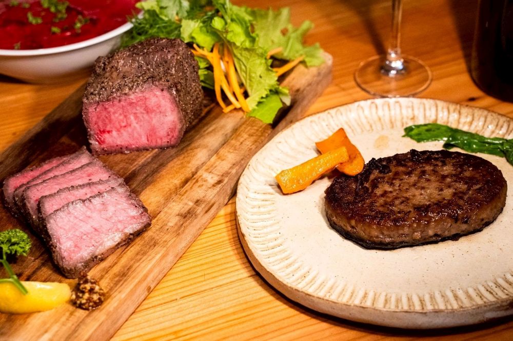 【ふるさと納税】黒毛和牛100%使用ハンバーグ150g×6個と黒毛和牛のローストビーフ約200g×1個　合計1.1kg【ハンバーグ　ローストビーフ　冷凍　牛肉　和牛　ビーフ　黒毛和牛　個包装　北海道　十勝】(AQ0005)