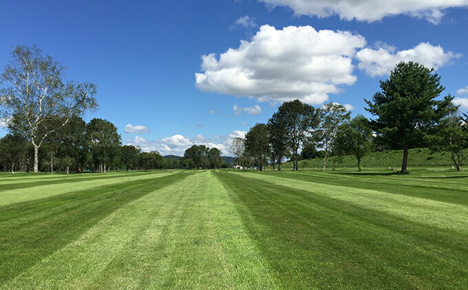 【ふるさと納税】札内川ゴルフ場 割引券 3,000円分 北海道十勝幕別町 割引チケット 大自然 全18ホール 河川敷ゴルフ場 フラットなコース 初心者 上級者 大人 社会人 趣味 スポーツ