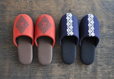 【ふるさと納税】津軽こぎん刺し ペアスリッパ 【民芸品・工芸品・伝統技術・スリッパ・日用品・ペア・お揃い・赤・青】