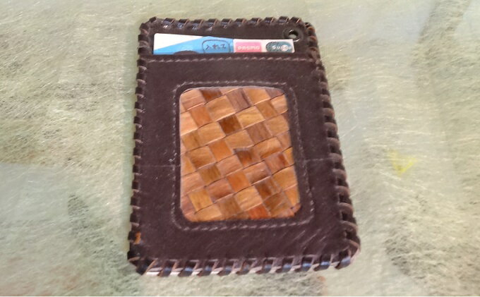 【ふるさと納税】林寿工芸舎 パスケース(7.5×10×0.5cmりんご樹皮加工)こげ茶 ファッション小物