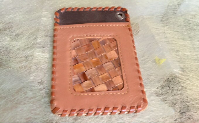 【ふるさと納税】林寿工芸舎 パスケース(7.5×10×0.5cmりんご樹皮加工)茶 ファッション小物