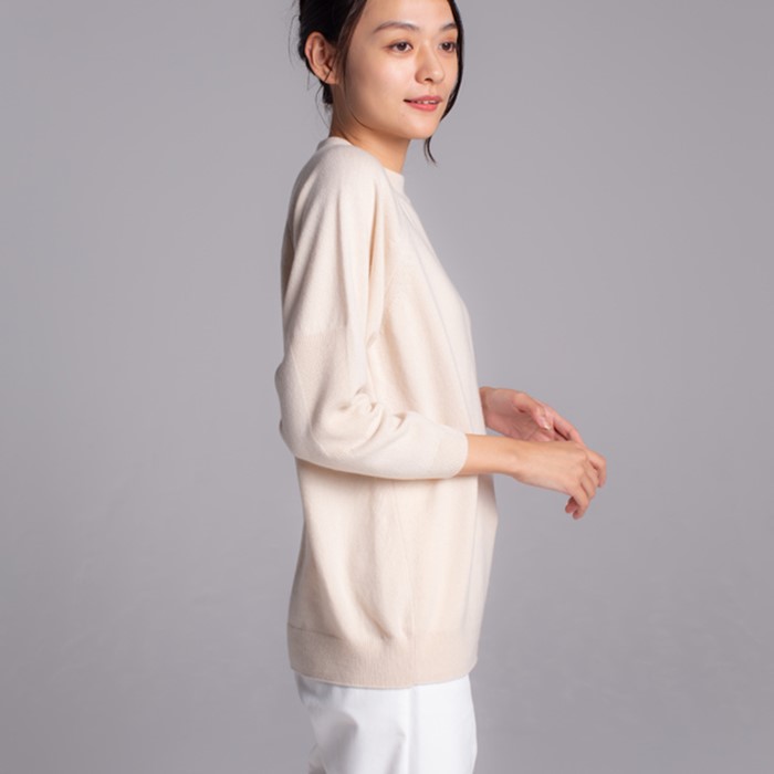 【ふるさと納税】【12/7入金確認分まで年内発送】『 UTO 』 レディース ベビーカシミヤ100% リラックスラグランセーター 最高級 カシミヤ 日本製 cashmere 母の日 バレンタイン ホワイトデー お祝い プレゼント 無地 単色 秋冬 ユーティーオー岩手県 北上市 X0073