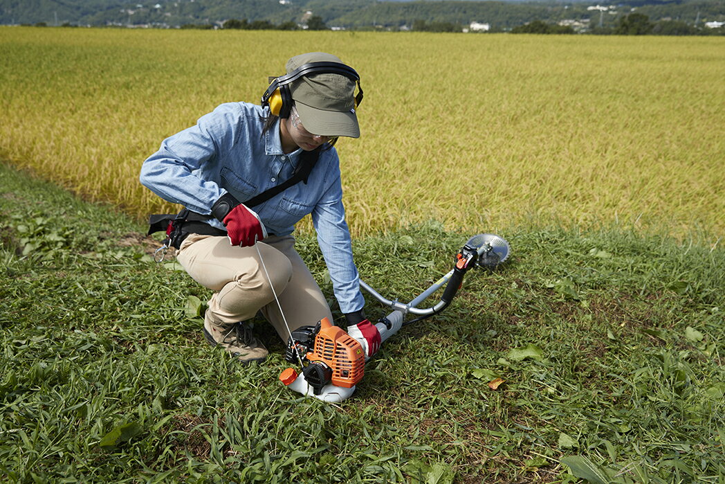 【ふるさと納税】 やまびこ 共立 軽量刈払機 スタンダード SRE2230UT ／ エンジン 草刈 草刈り 芝刈り 芝刈り機 Uハンドル 両手ハンドル 園芸 農林 林業 農業 農機 農機具 機械 軽量 雑草 除草 刈払機 刈り払い機 YAMABIKO KIORITZ 国産 ブランド 岩手県 滝沢市 送料無料