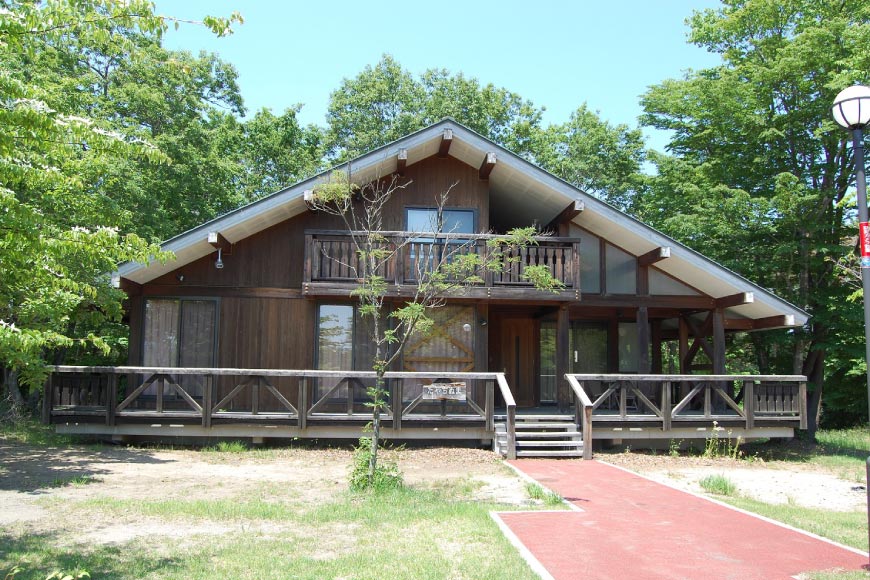 【ふるさと納税】＜やくらい高原リゾート＞1棟貸し切り！宮城県加美町やくらいコテージご宿泊券 (6人用1泊) 旅行 観光 宿泊券 旅行券 / 加美町振興公社 / 宮城県 加美町