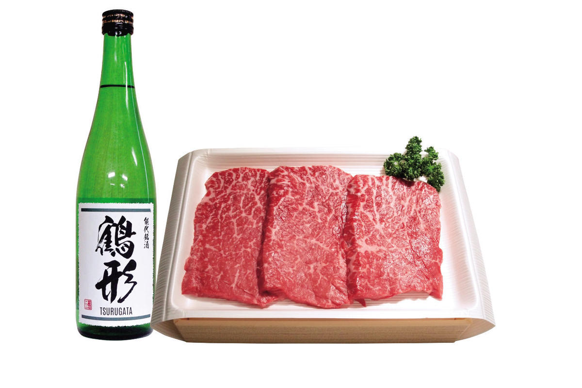 国産 牛肉 鶴形牛モモステーキ・大吟醸「鶴形」セット　【 お肉 黒毛和牛 肉料理 食材 国産 ステーキ肉 おうちディナー お祝い 日本酒 】　お届け：受取可能日時を必ずご記入ください。