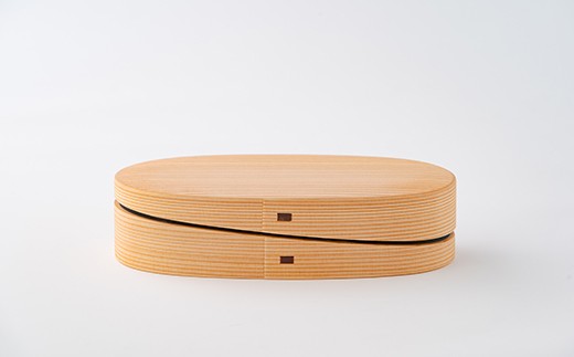 【ふるさと納税】曲げわっぱ 弁当箱 楕円形 軌 黒 W205 D82 H53mm 450cc 日本製 ウレタン塗装 軽量 伝統工芸品 贈答品 ギフト プレゼント 誕生日 特別な日 お祝い 国産 お取り寄せ 東北 秋田県 送料無料【(株)大館工芸社】