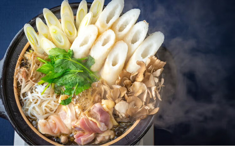 【ふるさと納税】きりたんぽ 鍋 セット 5人前 10本入り 本場 大館 きりたんぽまつり2年連続グランプリ受賞 あきたこまち 比内地鶏 ストレートスープ 濃厚 カット野菜 郷土料理 簡単 土産 東北 秋田 送料無料 食材 芹 せり セリ ベニヤマきりたんぽ工房 【200P1506】