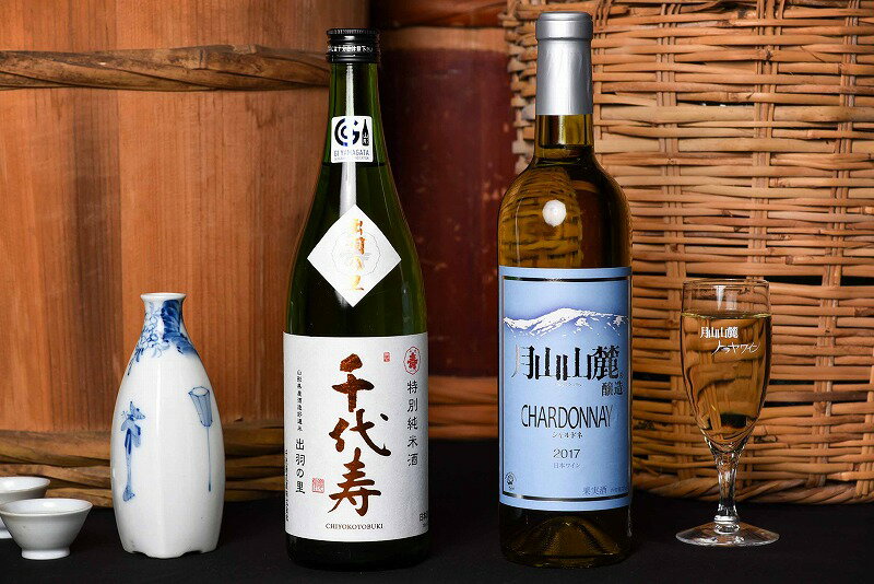 山形の地酒と白ワイン 飲み比べセット [特別純米酒 出羽の里・月山山麓シャルドネヴィンテージ](720ml×2本)/ お取り寄せ ご当地 特産 土産 日本酒 晩酌 家飲み パーティー 詰め合わせ 詰合せ 東北 ふるさと納税 酒