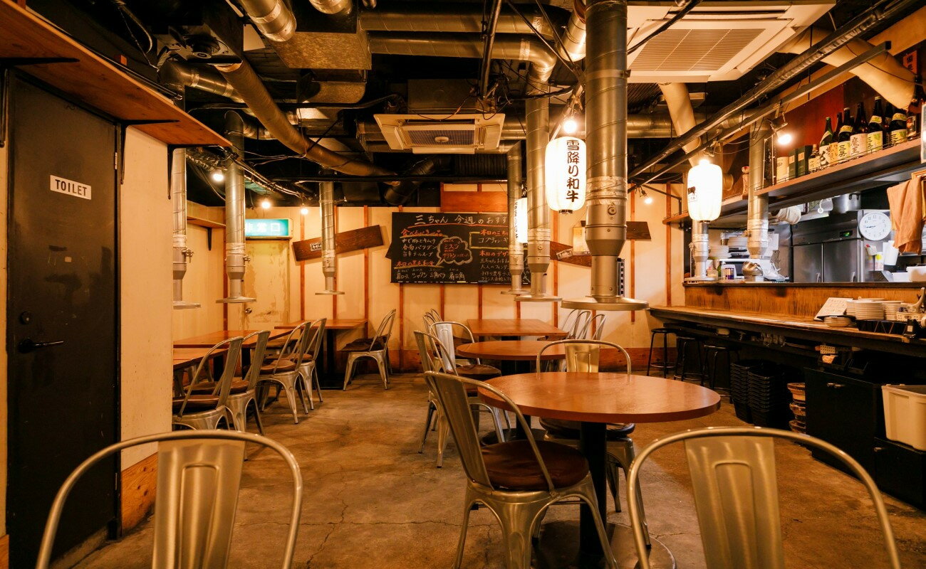 【ふるさと納税】食事券 焼肉・塩ホルモン三ちゃん 雪降り和牛尾花沢 部位別食べ比べ贅沢盛り お食事券 (2名様相当分) ペアチケット 食事チケット st-skyoz2